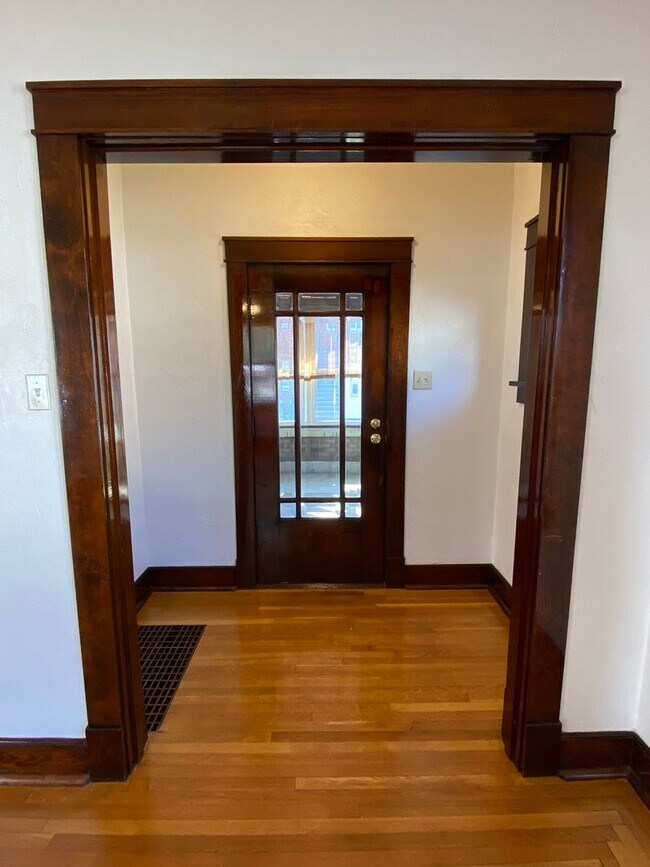 Building Photo - Available Now: 2 Bed 2 Bath