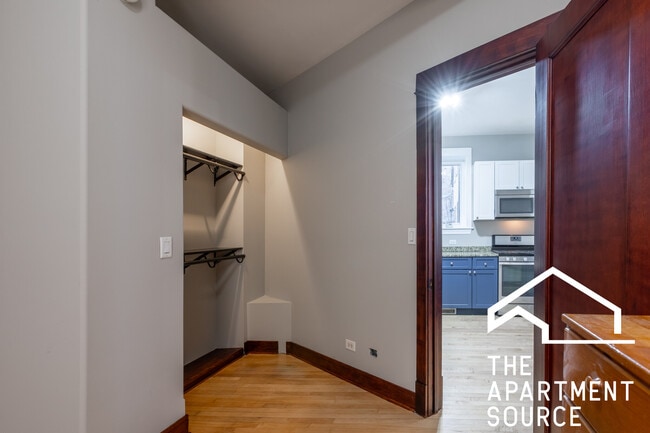 office/den - 2320 W Armitage Ave