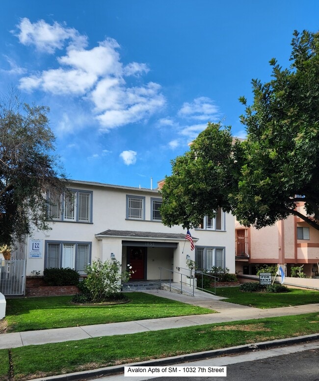 Avalon Apts of SM - 1032 7th St