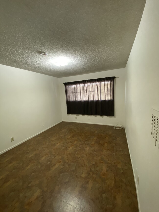 Building Photo - 1045 Figueroa Ter