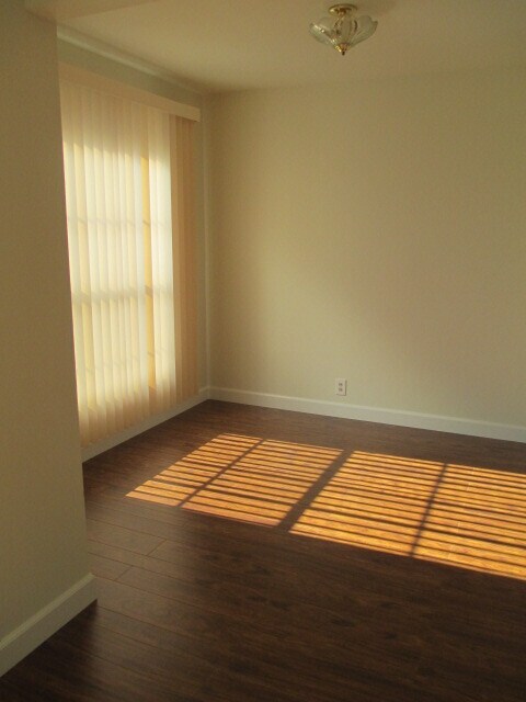 Building Photo - 916 Maria Ln