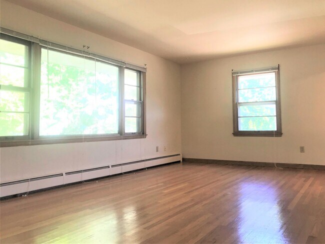 Foto del edificio - 2313 Brentwood Pkwy