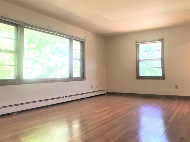Building Photo - 2313 Brentwood Pkwy