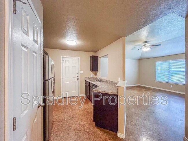 Building Photo - 1549 Kal Ct