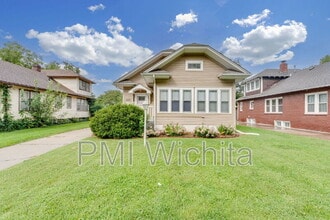 Building Photo - 537 N Crestway St