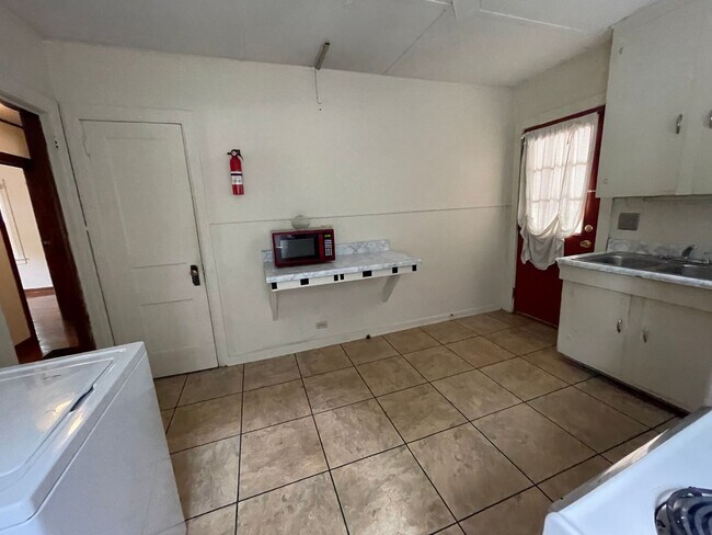 Foto del edificio - 103 Goodman Pl