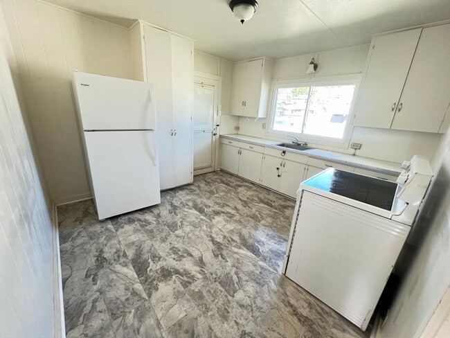 Foto del edificio - 45-569-569 Paleka Rd