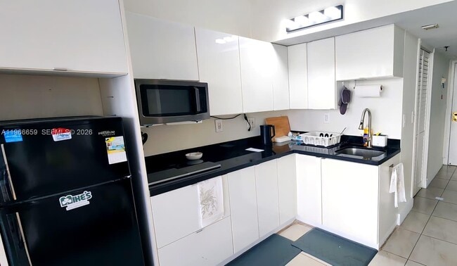 Building Photo - 555 NE 15th St