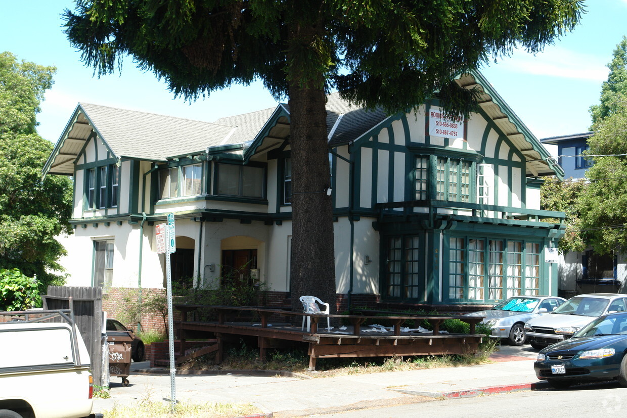 Building Photo - 2438 Warring St