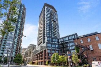 Building Photo - 135 E Liberty St