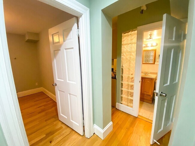 Foto del edificio - 246 Commonwealth Ave