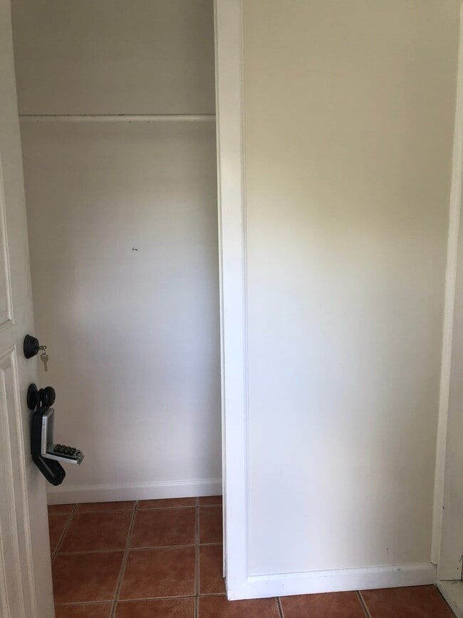 Building Photo - 3 bedroom - 1 bath - Warrendale - $1300