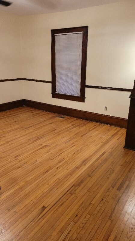 Foto del edificio - 390 E Main St