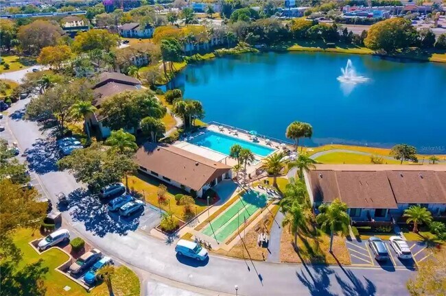 Foto del edificio - 2642 Pine Ridge Way S