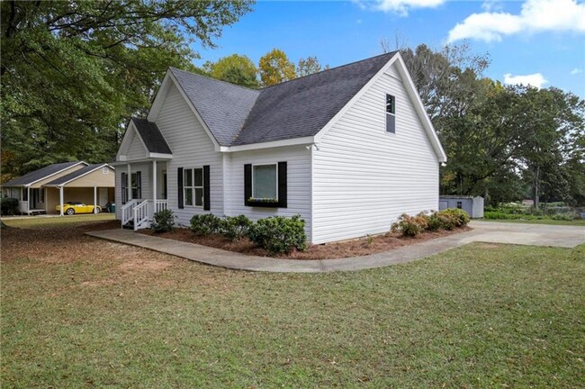 Building Photo - 1312 Lake Paradise