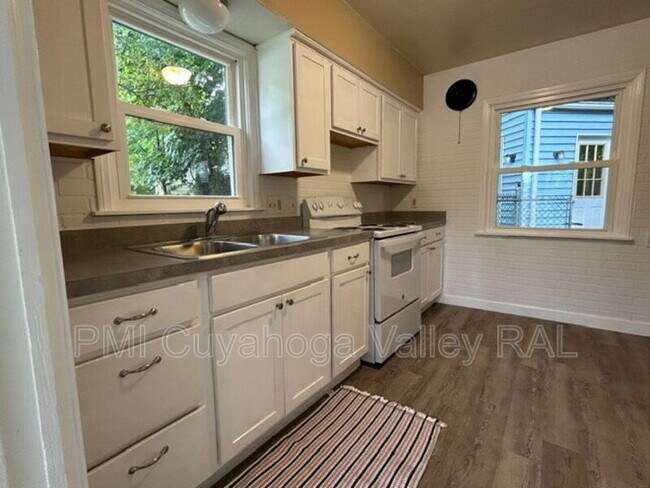 Building Photo - 2364 Suncrest Dr