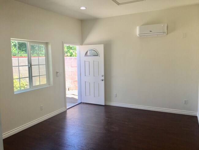 Foto del edificio - 1046 Laurel Ave