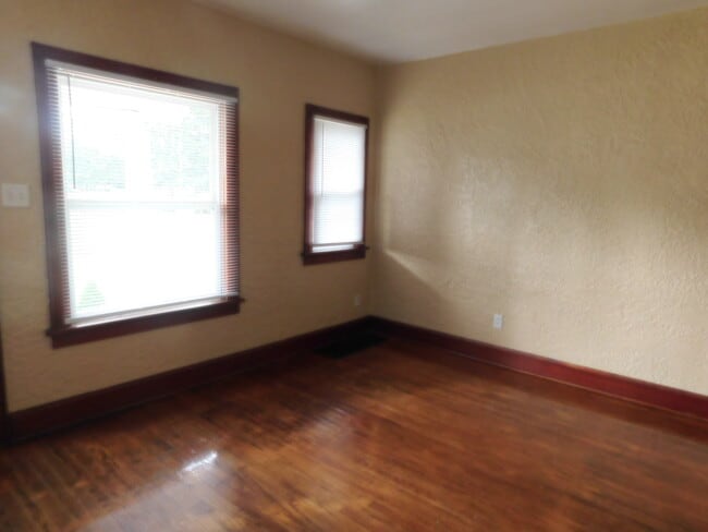 Foto del edificio - 230 W Summit St