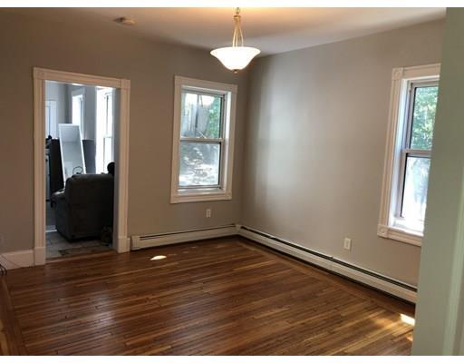 Foto del edificio - 124 Hyde Park Ave