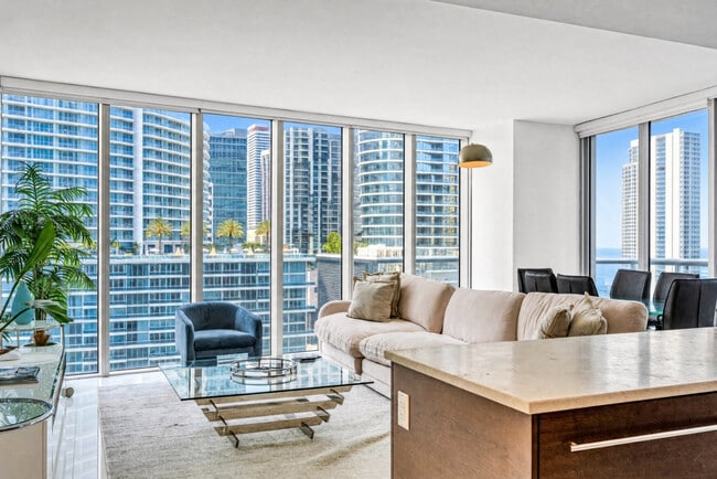 Building Photo - 485 Brickell Ave