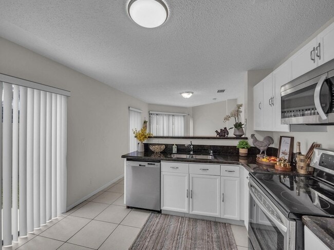 Foto del edificio - 1744 Shoreside Cir