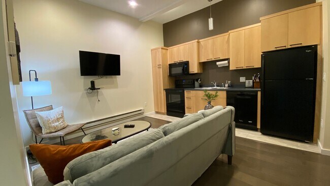 Building Photo - New Luxury Downtown 2 Bedroom Apartment with Indoor Garage