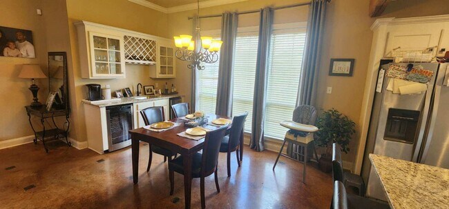 Foto del edificio - 10448 Springvalley Ave