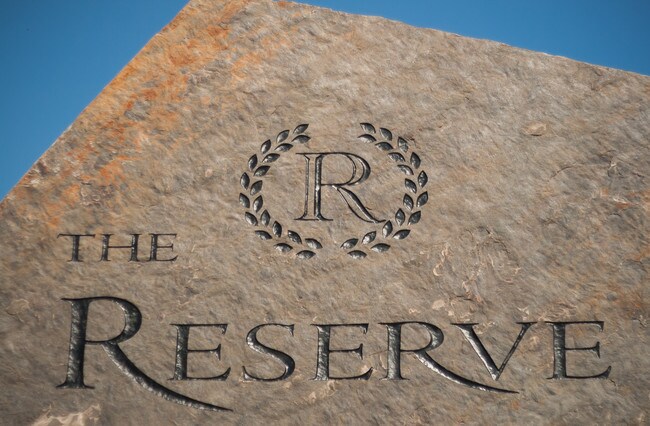 Foto del edificio - 4800 Reserve Dr