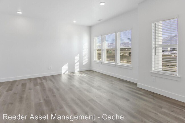 Foto del edificio - 3 br, 2.5 bath House - 1826 South 1120 West