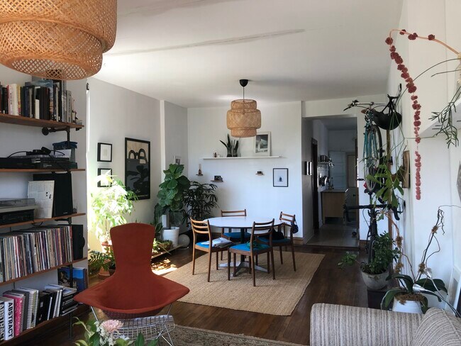 Foto del edificio - 1438 N Kedzie Ave
