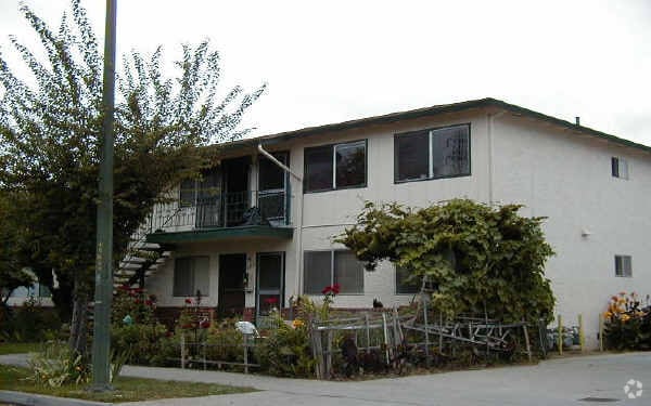 Building Photo - 807 Deland Ave
