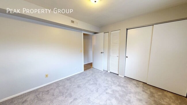 Building Photo - 2971 Deckebach Ave