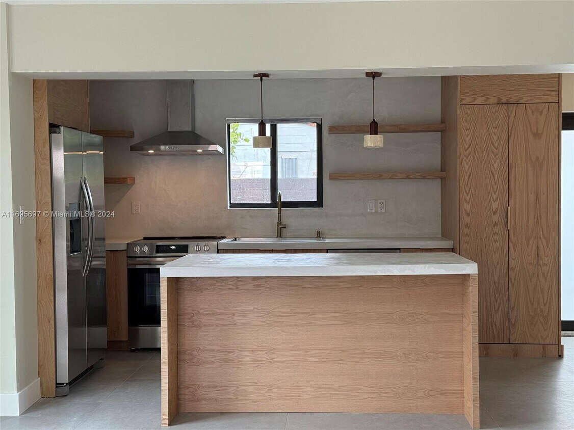 Foto principal - 248 NW 75th St