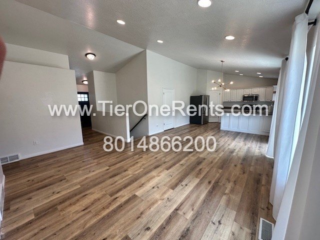 Foto del edificio - This property offers a NO DEPOSIT option available for qualified renters!