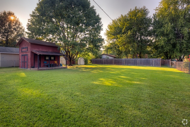 Building Photo - 3915 Yates Dr