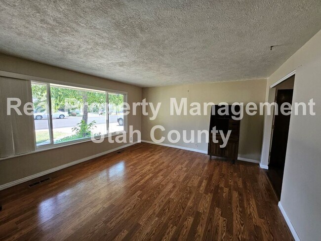 Building Photo - Orem Home