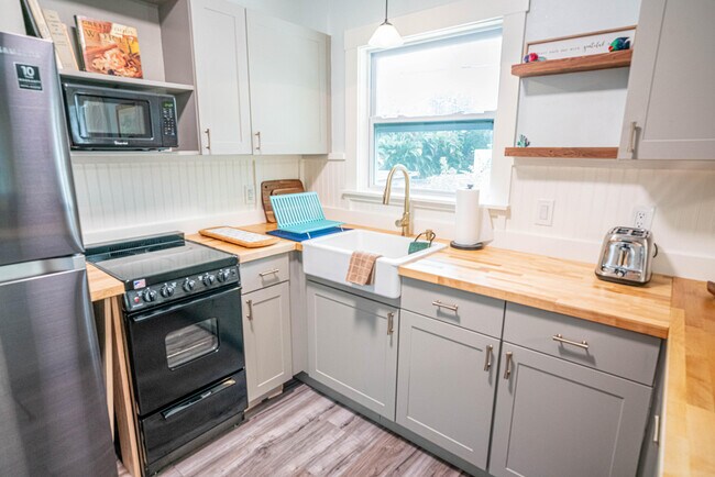 Foto del edificio - 908 SW 2nd Ct