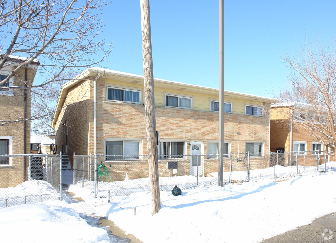 Primary Photo - 3022 Prairie St