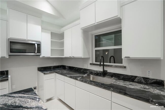 Building Photo - 16 Garman St