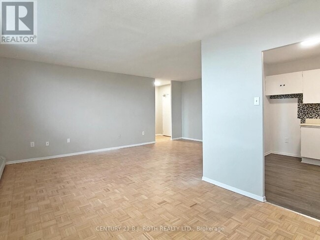 Building Photo - 98 Holgate St