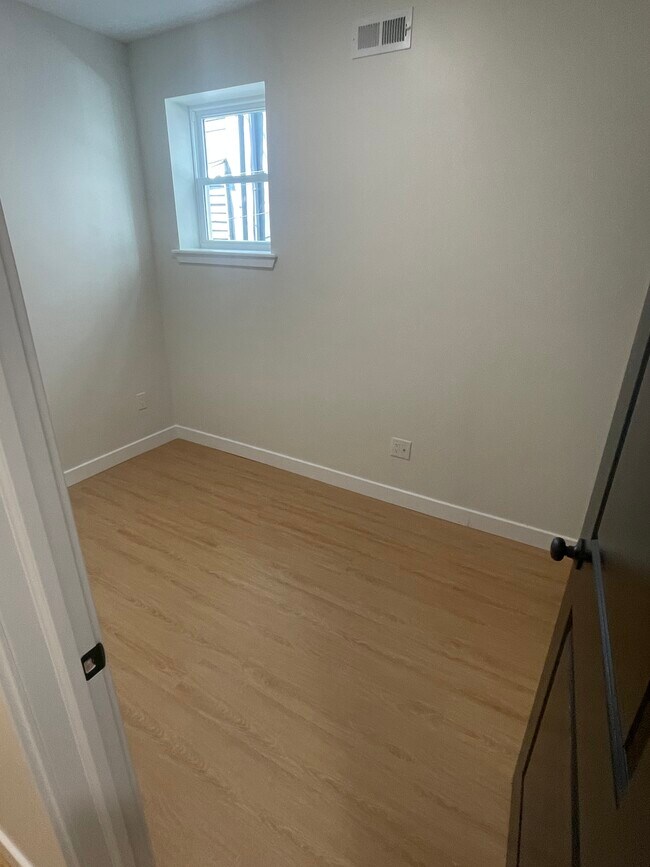 Building Photo - 2006 S 22nd St