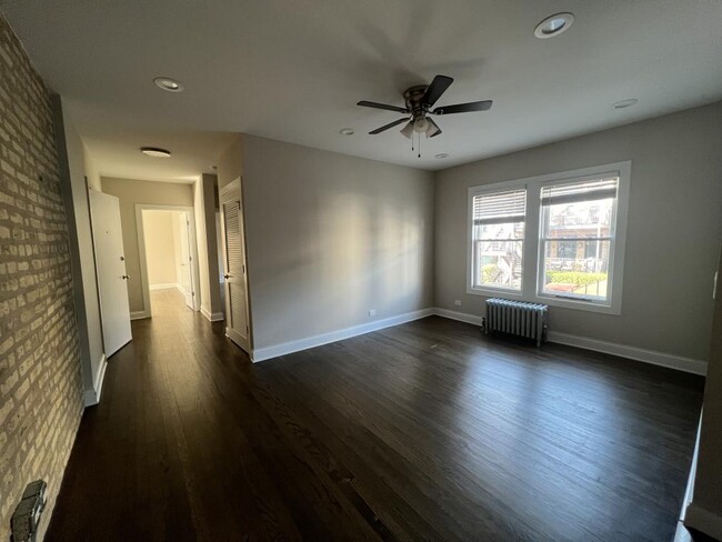 Building Photo - 2 bedroom in Chicago IL 60640