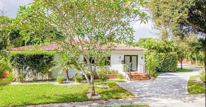 Foto principal - 101 NW 102nd St