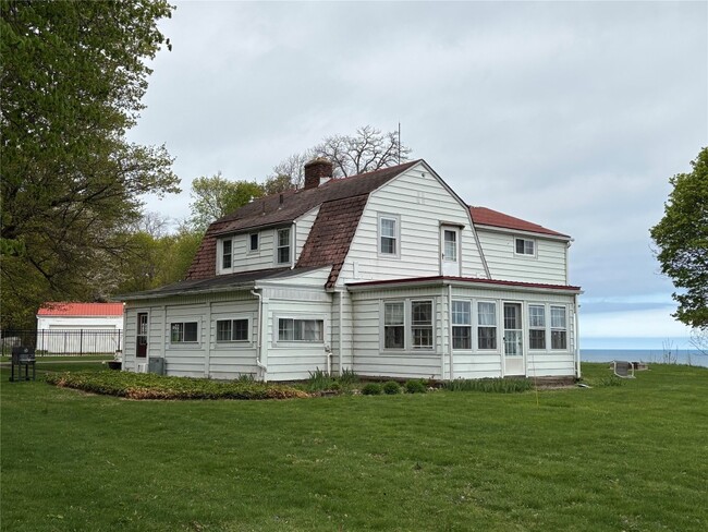Building Photo - 8424 E Lake Rd