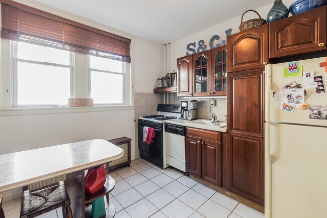 Kitchen - 214 Fayette St