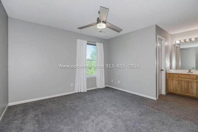 Building Photo - Comfortable elegance for you in maintenanc...