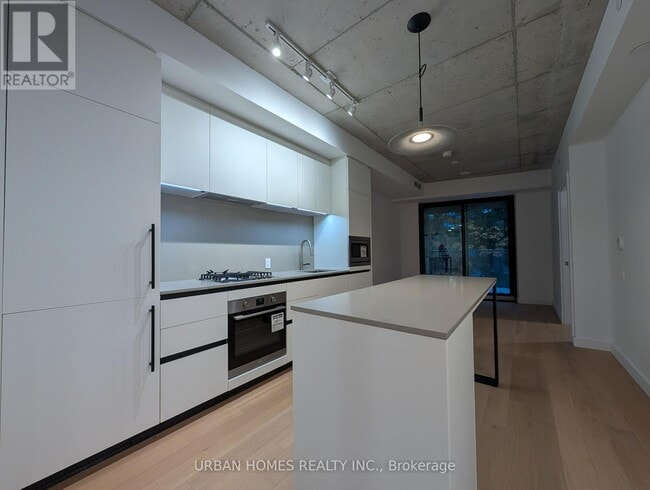 Building Photo - 1720 Bayview Ave