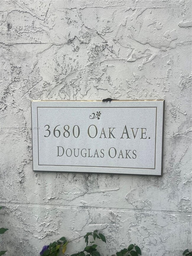 Building Photo - 3680 Oak Ave