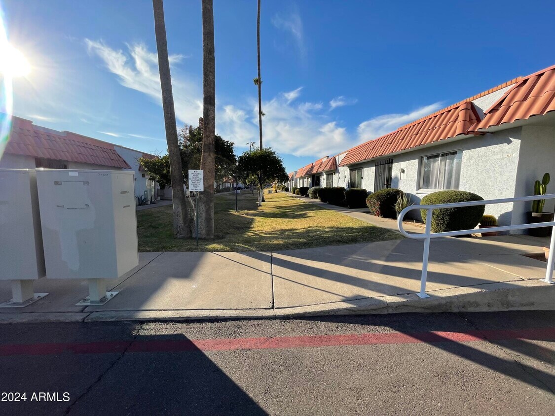 Primary Photo - 6814 N 35th Ave