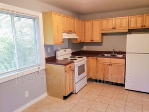 Building Photo - 1596 Line Cir
